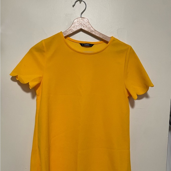 SHEIN Yellow Scallop Edge Dress - Picture 5 of 5